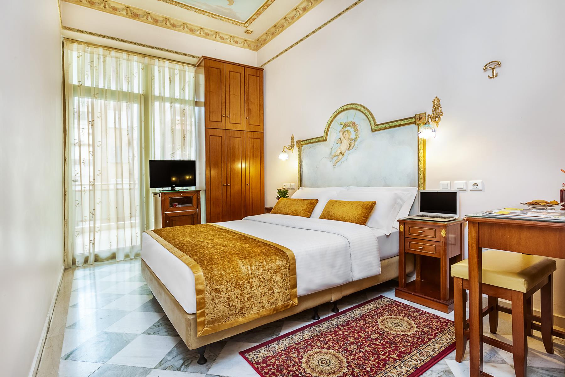 Standard king bed room in Thessaloniki